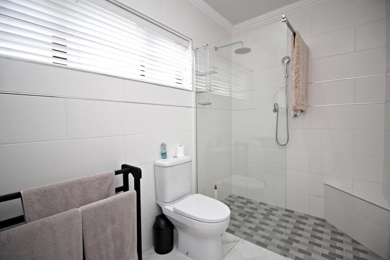 5 Bedroom Property for Sale in Fraaiuitsig Western Cape